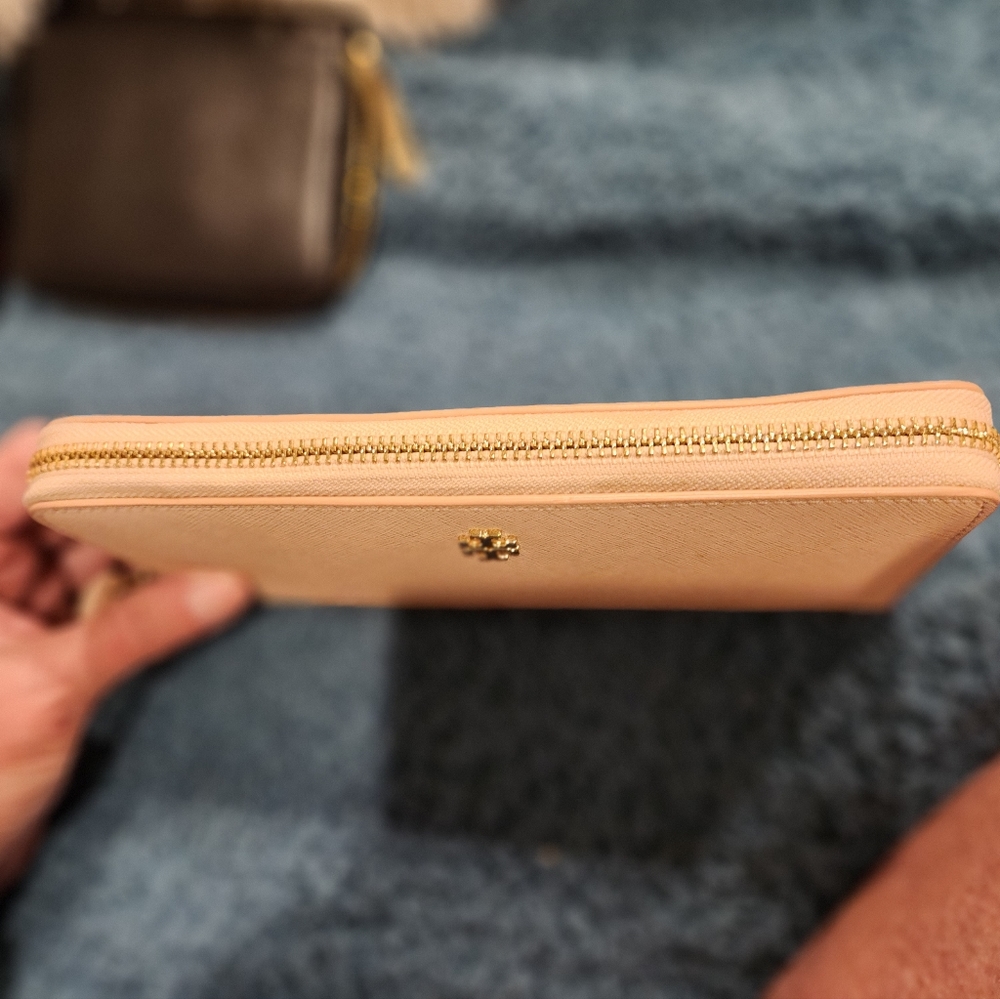 Tory Bitch wristlet wallet - Picture 2 of 11